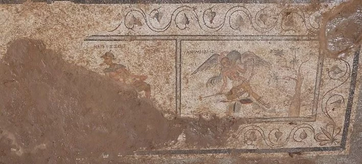 Αρχαία ψηφιδωτά δείχνουν πως οι αρχαίοι είχαν χιούμορ ακόμη και στην τουαλέτα (Εικόνες)